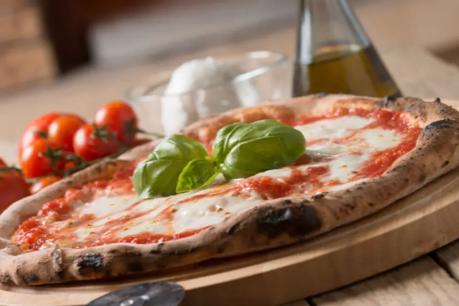 Featured Image of Neapolitan Pizza vs Margherita Pizza